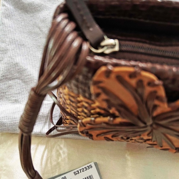 SHOULDER BAG, BY BROWNS HOLT RENFREW, LEATHER, TOP ZIP, HAS POCKETS, ACCENT - Picture 11 of 16